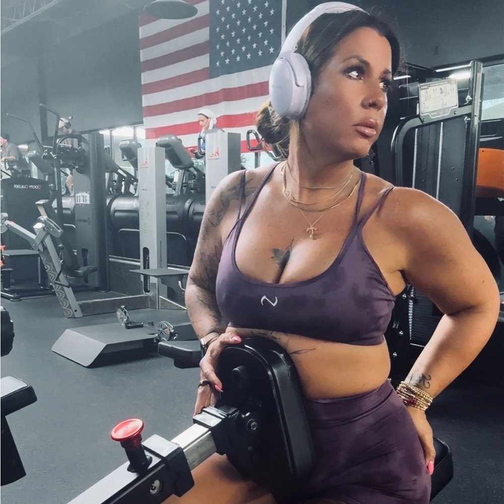 Meet your Posher, Lacy